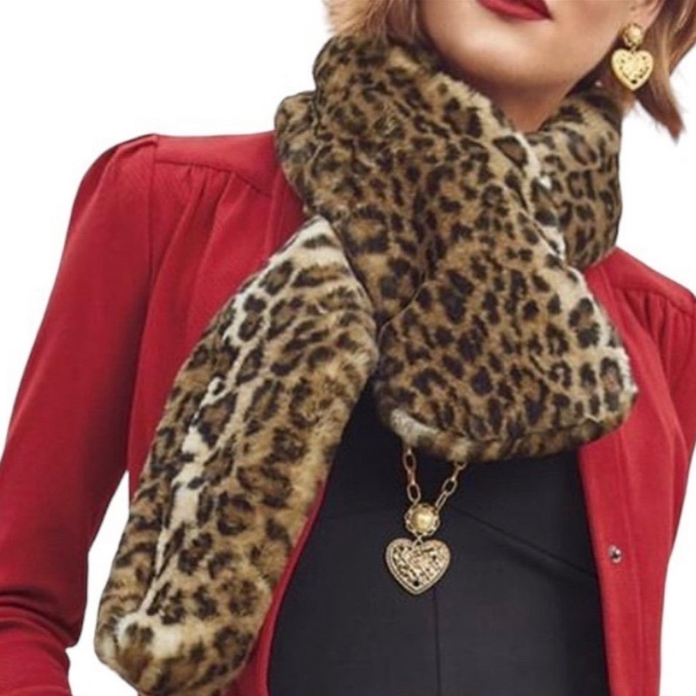 CAbi Bundle Scarf Leopard Print - image 5